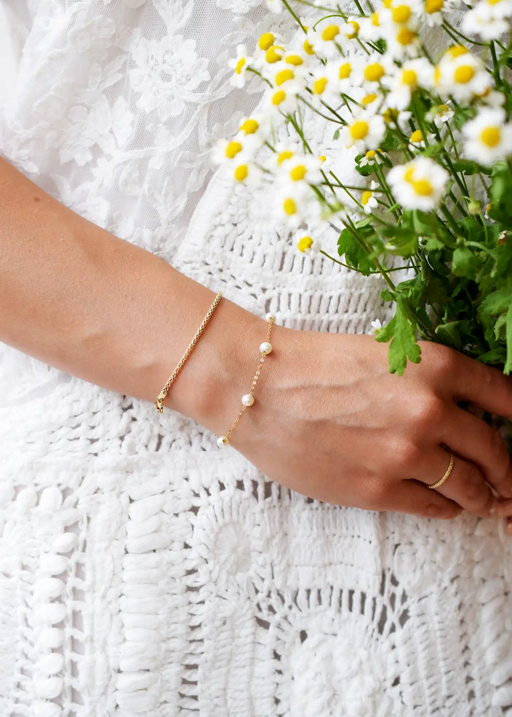 Romantic 18 Karat Yellow Gold bracelet showcasing glowing freshwater pearls along a delicate link chain.