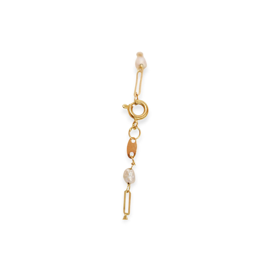 Unique vintage-style 18K Yellow Gold bracelet combining lustrous natural pearls and distinctive paperclip-style gold links.